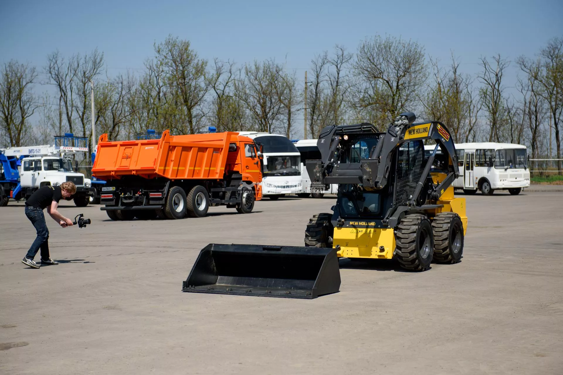 Экскаватор-погрузчик New Holland B80B (с кондиционером, Индия) - купить в  Москве, цены в каталоге «Русбизнесавто»